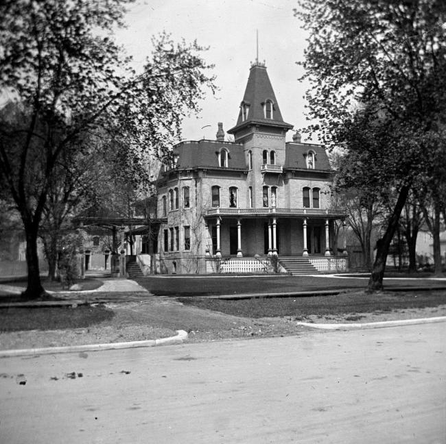 The Street of Dreams: Founding Families and Early Architects of Keystone Avenue